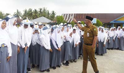  Pjs Bupati Inhil Pimpin Apel di SMAN 1 Kateman